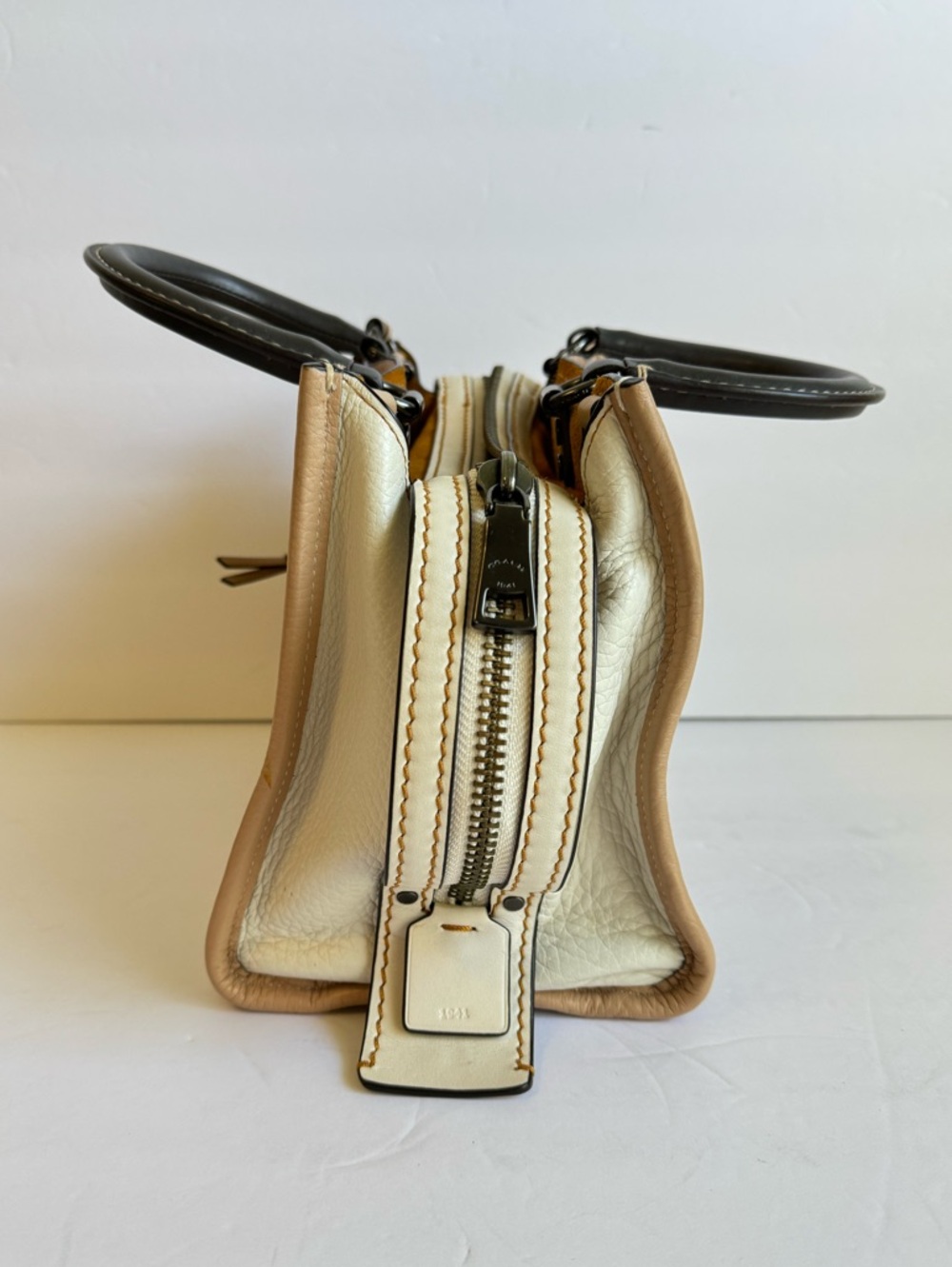 COACH 1941 Rogue 25: Two-Tone in Beige and Black - Picture 7 of 16